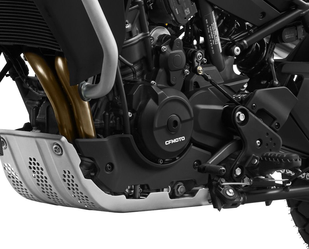 800MT ES engine, shift linkage and skid plate