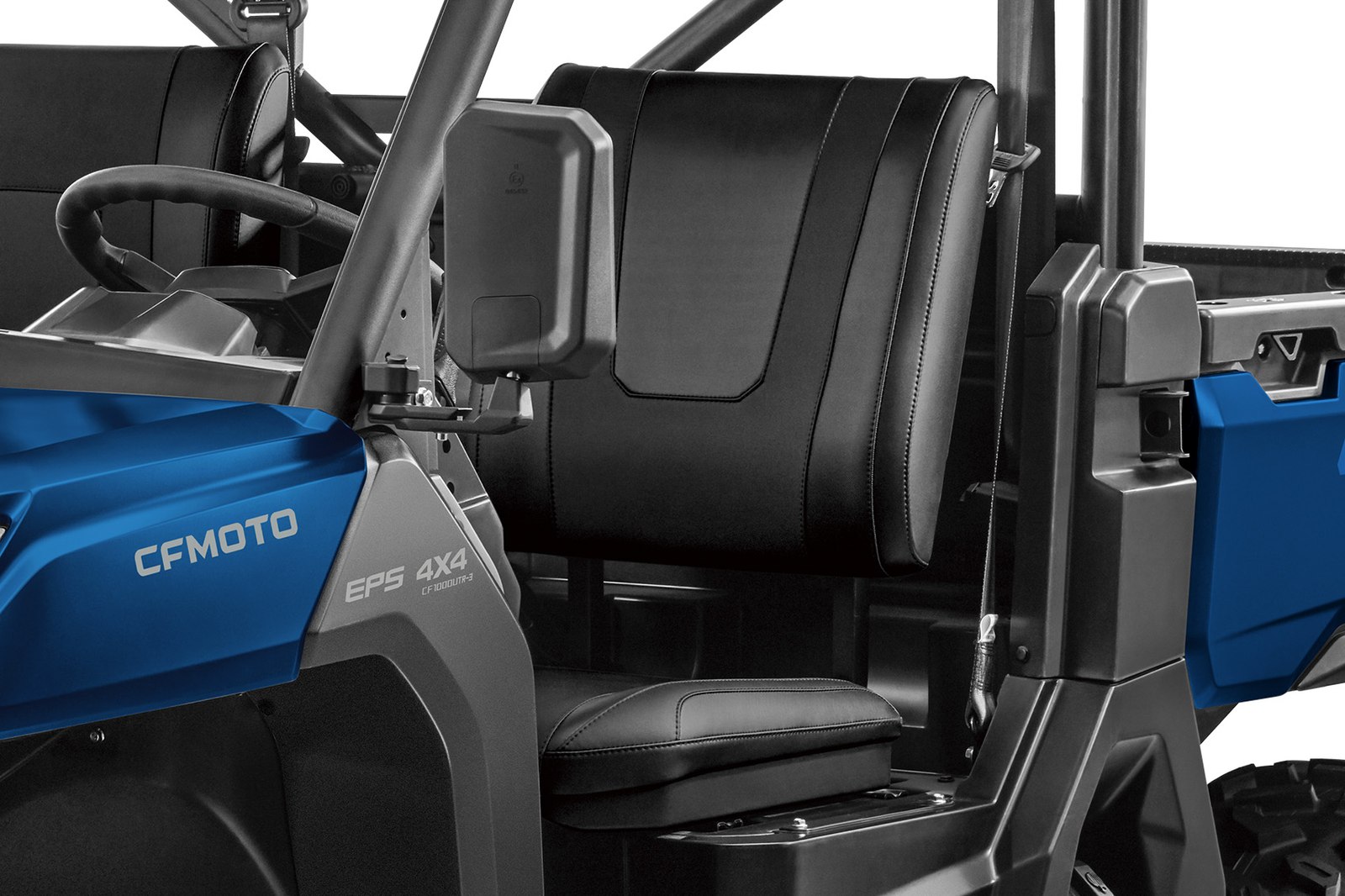 UFORCE 1000 · Side-by-side cabin